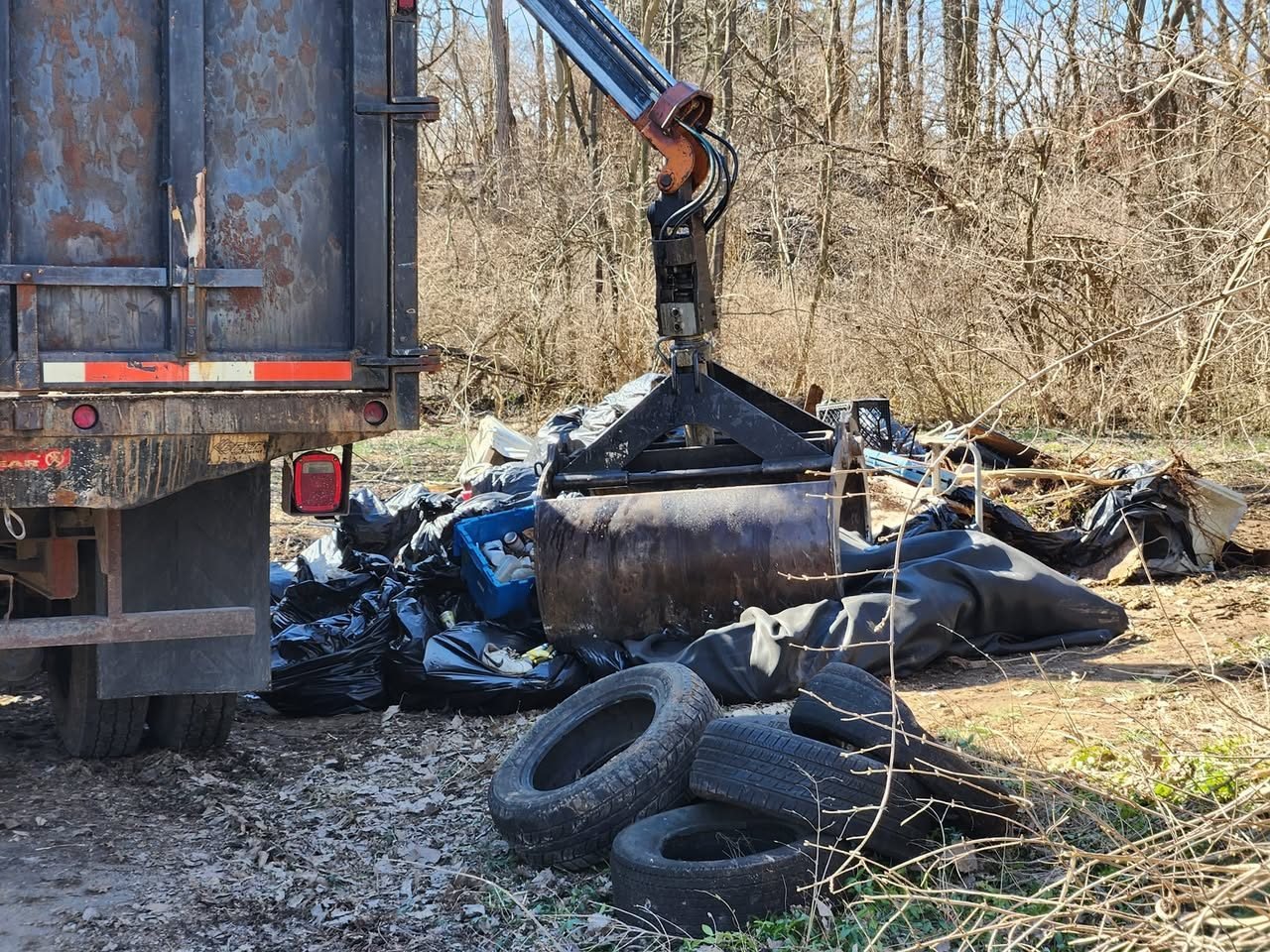 Tires and bulk waste, loaded out